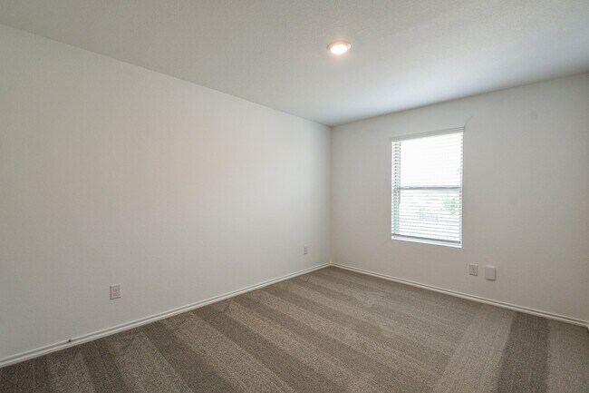 Building Photo - 11072 N Lake Mist Ln