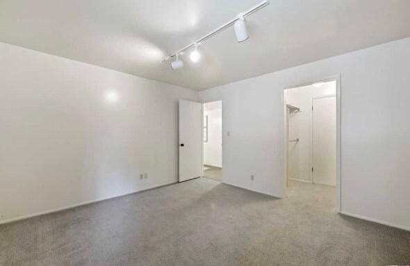 Building Photo - 4999 S Eastridge Ln