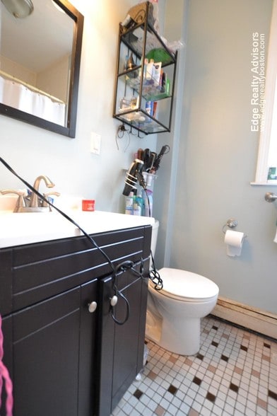 Building Photo - 5 Saybrook St