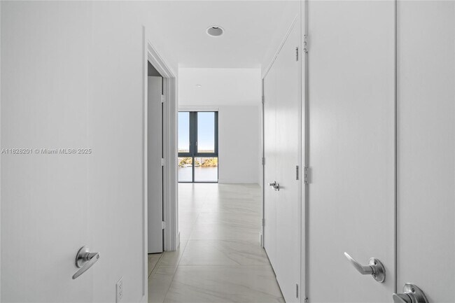 Building Photo - 17111 Biscayne Blvd