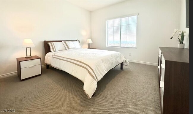 Building Photo - 600 Carriage Hill Dr