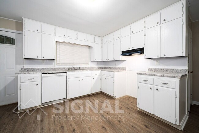 Building Photo - 5117 Highland Ave