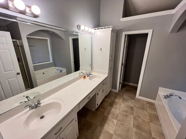 Building Photo - 202 Sable Trace Dr