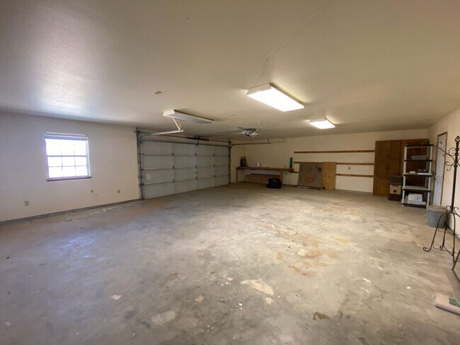 Building Photo - BEAUTIFUL 4BD/3BA HOME ON 2.53 ACRES!!!