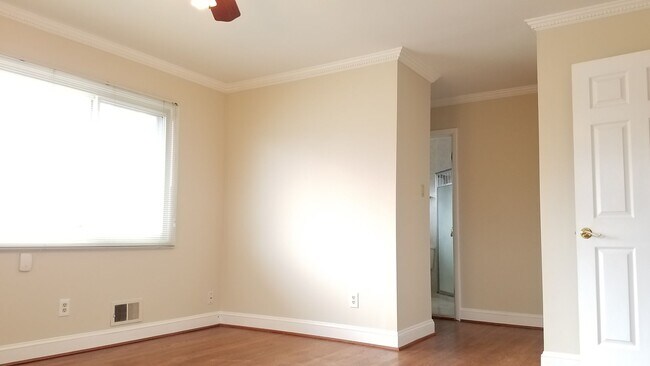 Building Photo - Spacious single family home in established Rockville neighborhood available now!