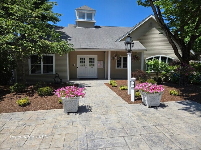 Building Photo - 47 Bradford Commons Ln