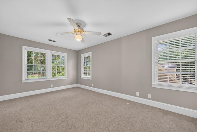 Building Photo - 113 7 Oaks Way