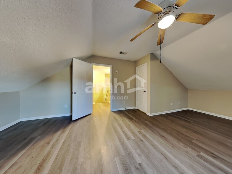 Building Photo - 7 Holly Springs Cir