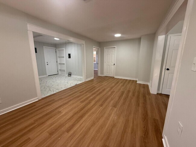 Primary Photo - 2634 Highland Ave