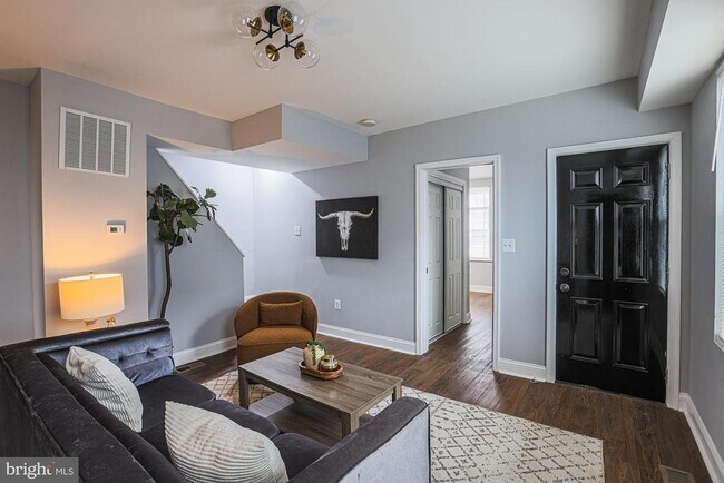 Building Photo - 9 Glenmore Ave