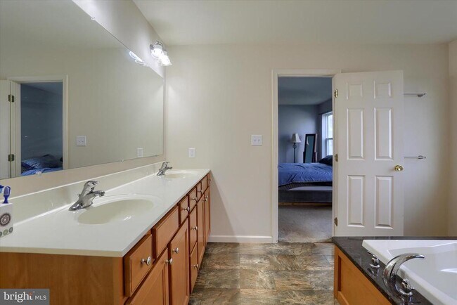 Building Photo - 158 McIntosh Ln