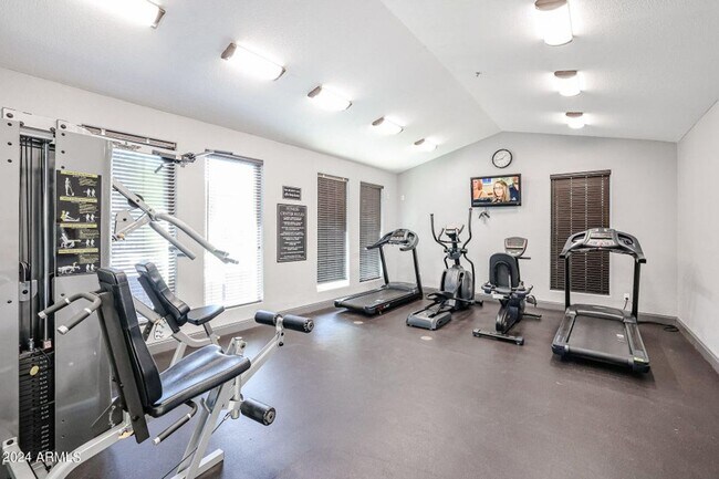 Building Photo - Resort-Style Aventura Condo