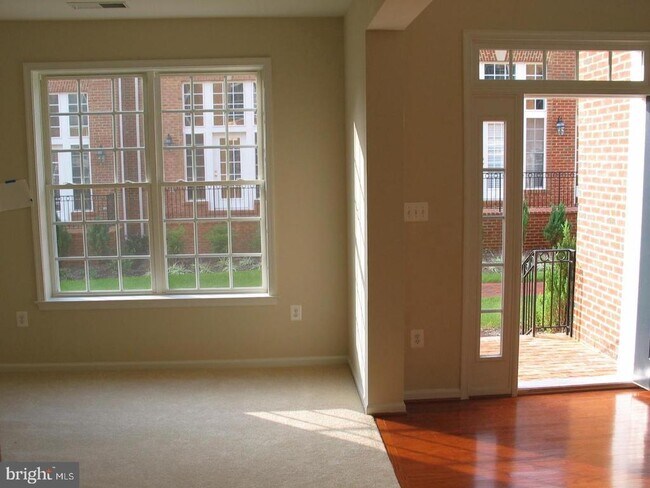 Building Photo - 705 Vestal St