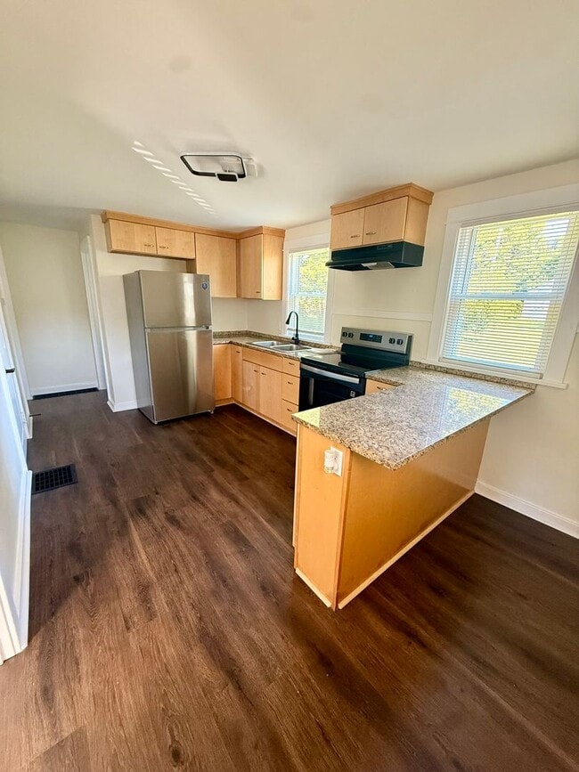 Building Photo - Gorgeous Updated 3BR Home | Granite Countertops | Detached Garage | Huge Backyard