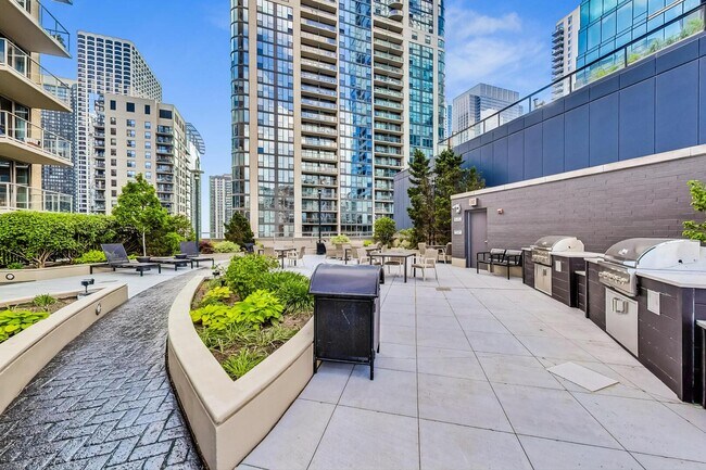 Building Photo - 420 E Waterside Dr