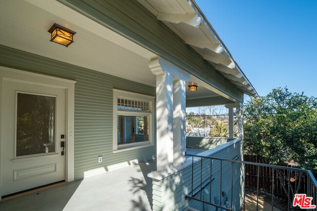 Building Photo - 802 E Kensington Rd