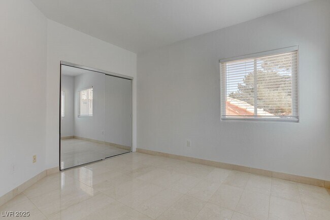 Building Photo - 8953 Diamond Falls Dr