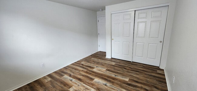 Building Photo - 735 NE Negus Pl