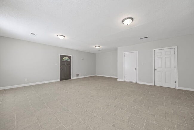 Building Photo - Gorgeous home in Whitehaven/ Section 8 Wel...