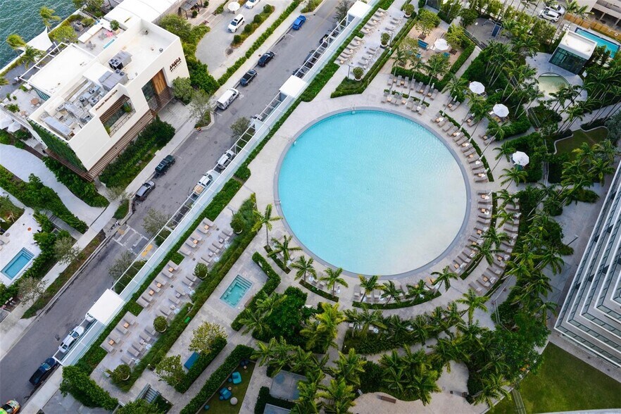 Building Photo - 650 NE 32nd St