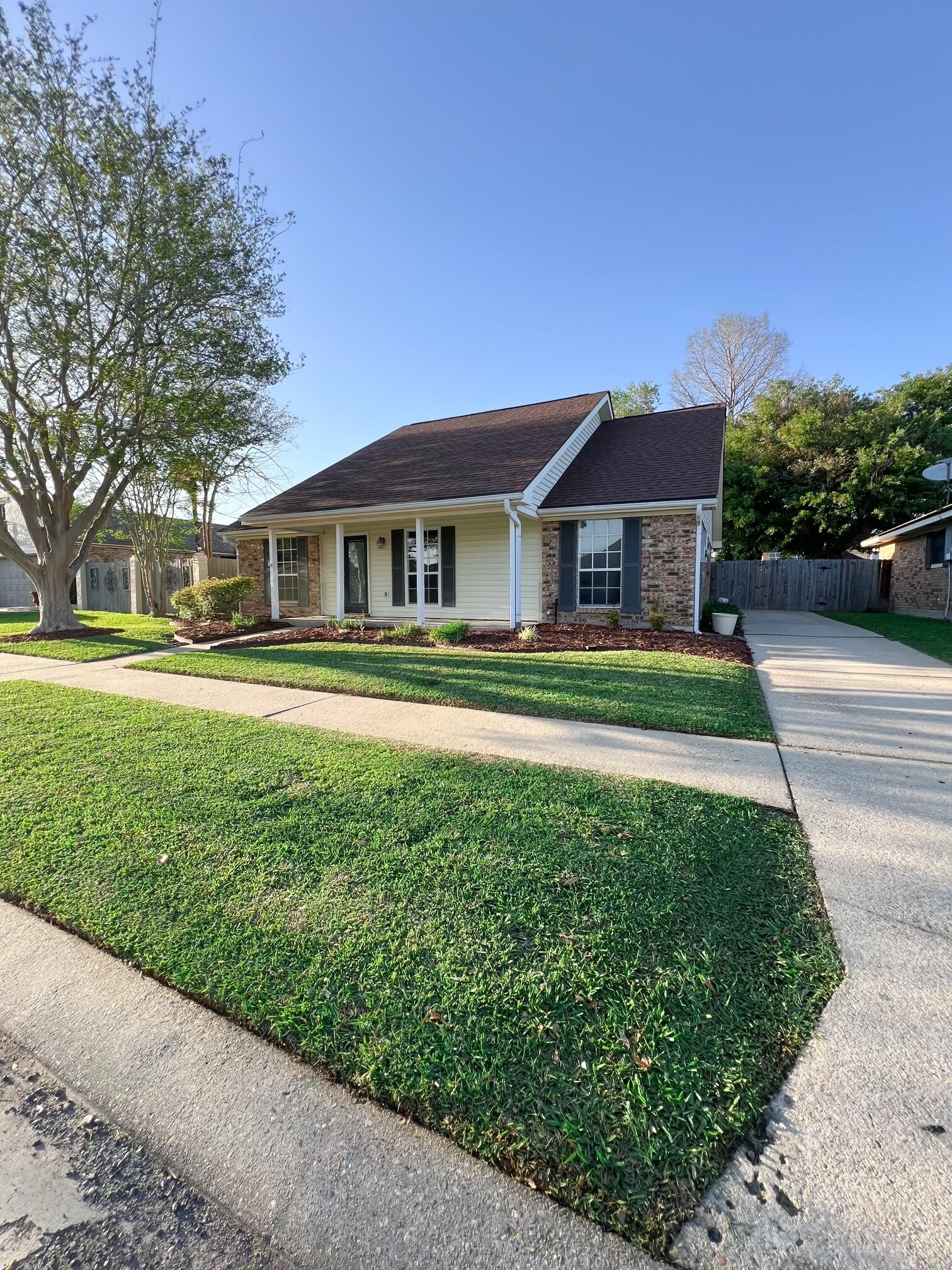 Building Photo - 200 Turtle Creek Dr