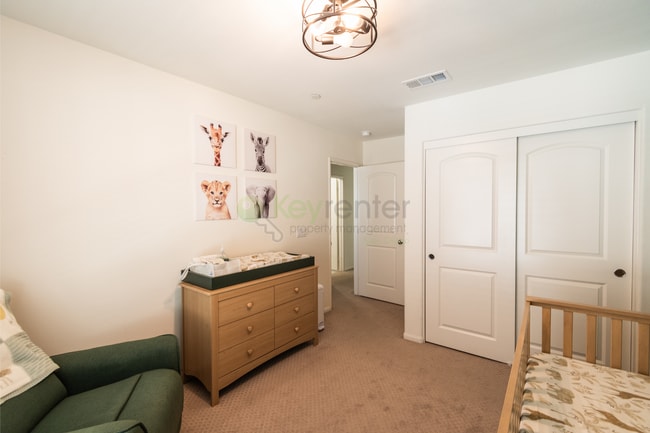 Building Photo - Stunning Verano at Skyline |Gated Community |HOA, Pool, Playground