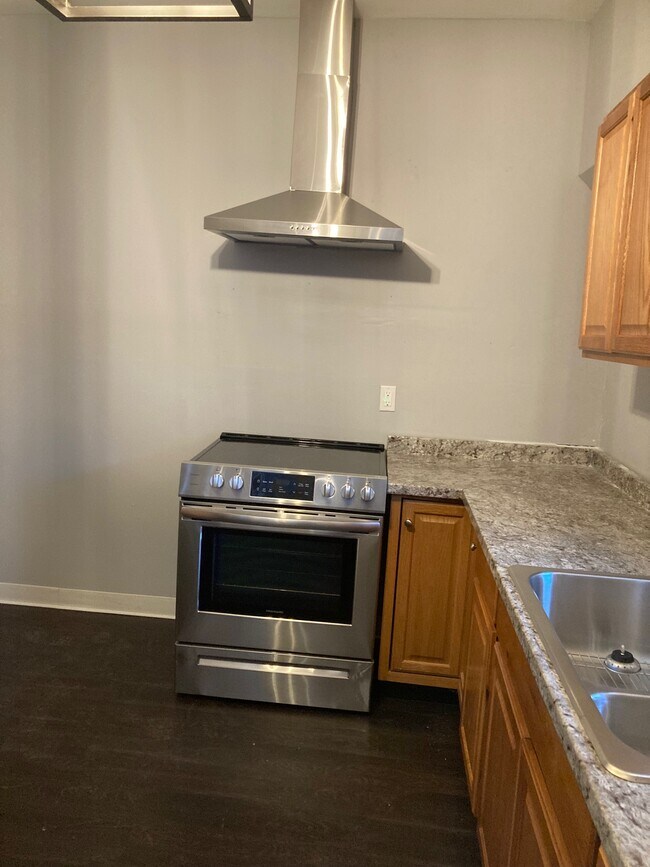 Building Photo - 2526 Derry St