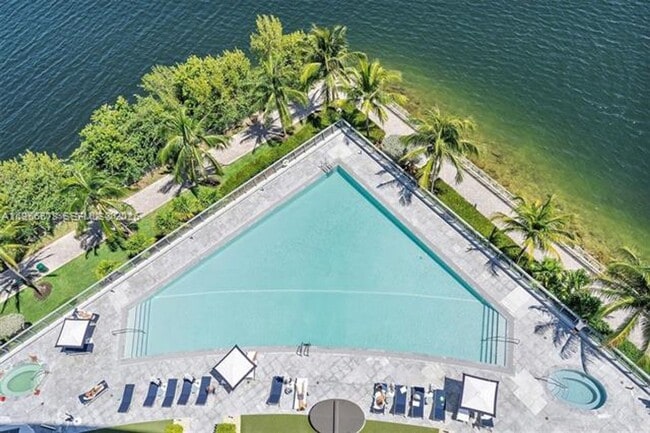 Building Photo - 3300 NE 188th St