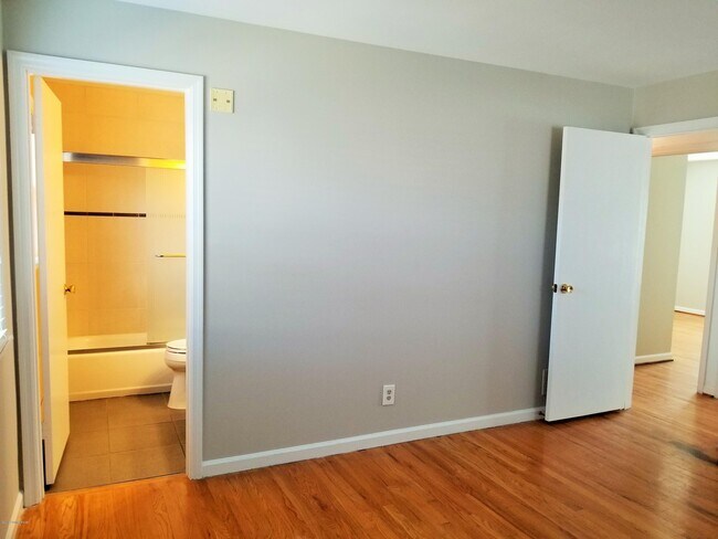 Building Photo - 8203 Camberley Dr