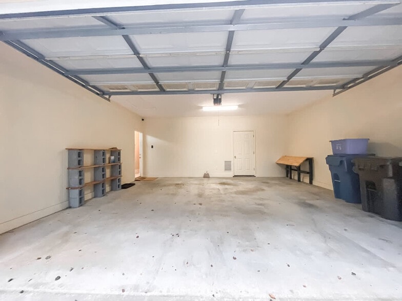 Building Photo - 904 S 34th Ave