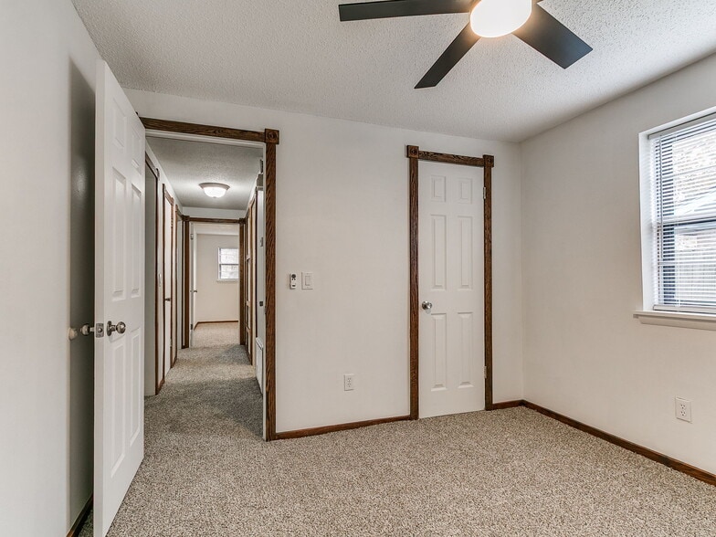 Building Photo - 1548 Bradley Pl