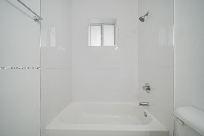 Building Photo - 14709 NE 7th Ave