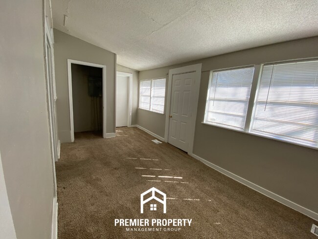 Building Photo - Vibrant 3BR Home near Midtown Memphis | Fireplace, Hardwood Floors & Fenced Yard