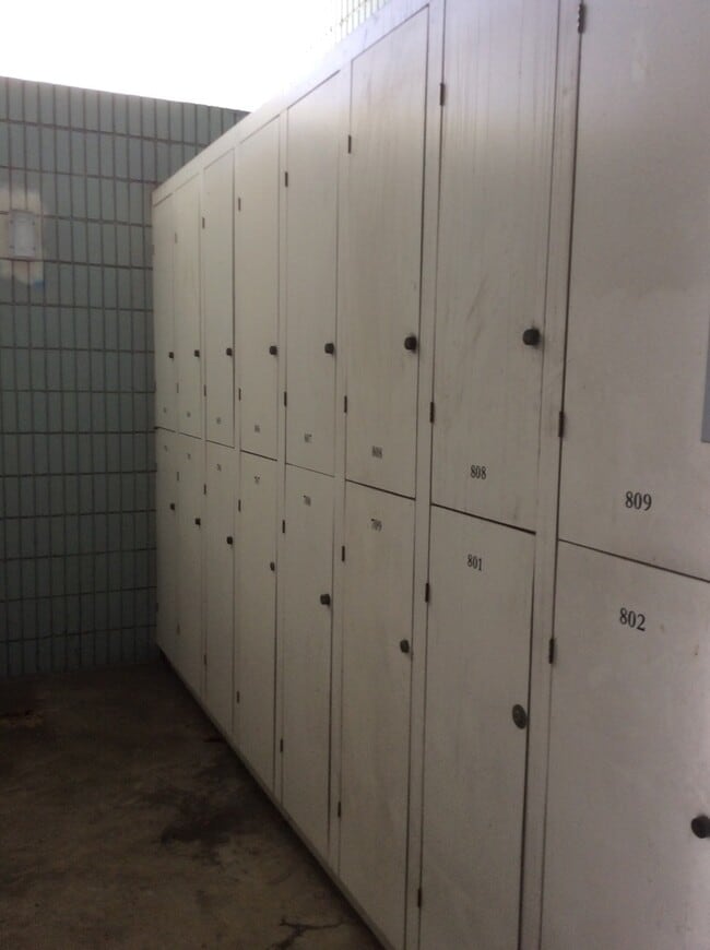 Building Photo - Elms - Close to Ala Moana, Downtown & More