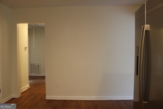Building Photo - 1060 Cypress Dr