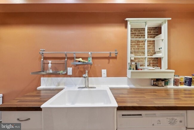 Building Photo - 409 South Carolina Ave SE