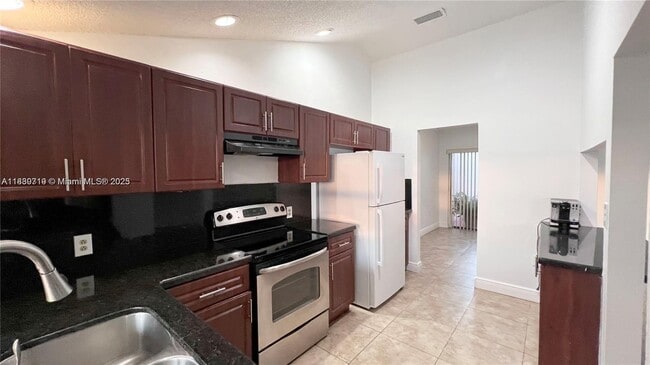 Building Photo - 1650 SW 125th Ct