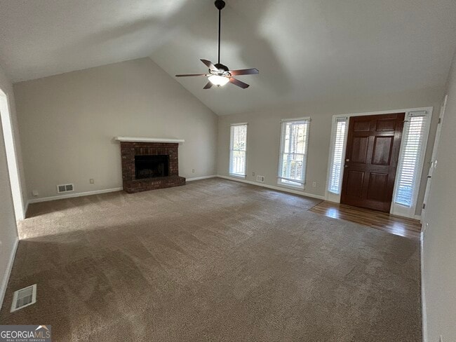 Building Photo - 240 White Pines Dr