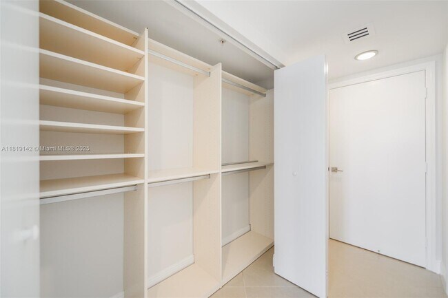 Building Photo - 16699 Collins Ave