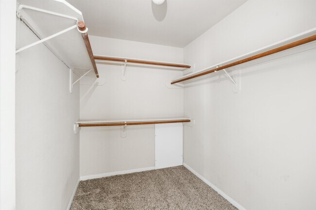 Building Photo - 19739 Mountain Dale Dr