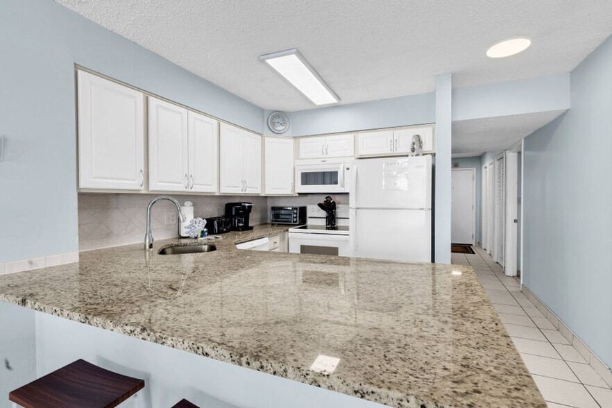 Building Photo - 2500 N Ocean Blvd