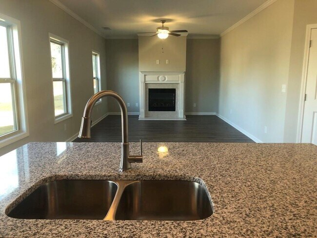 Building Photo - 221 Winterset Cir