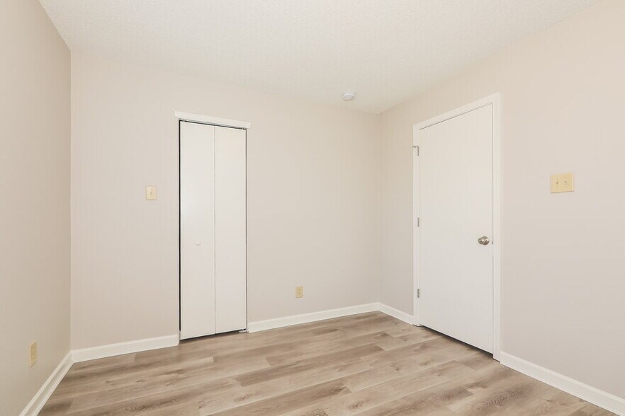 Building Photo - 803 Chastain Ave