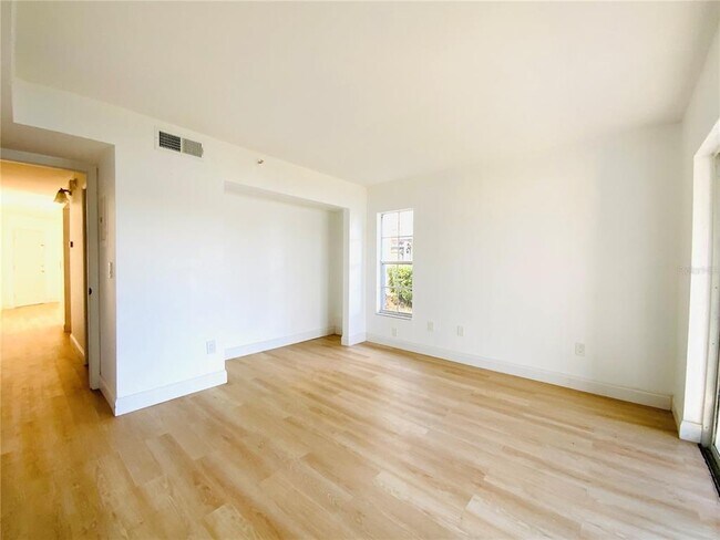 Building Photo - 7200 E Bank Dr