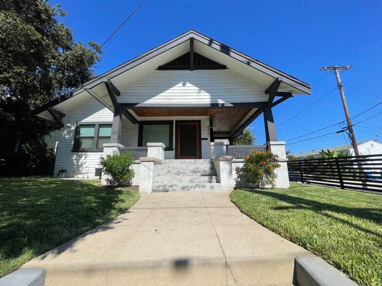 front entrance - 6902 N Figueroa St