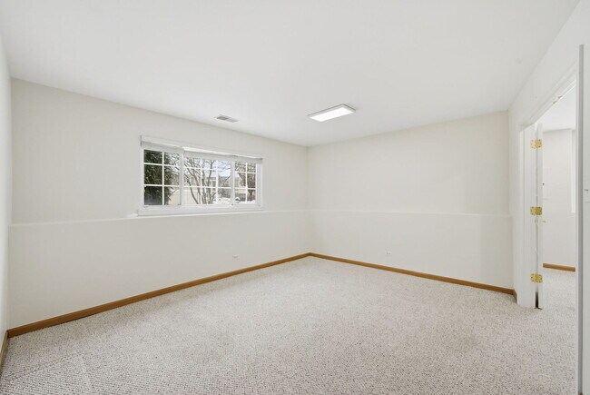 Building Photo - 2330 Twilight Dr