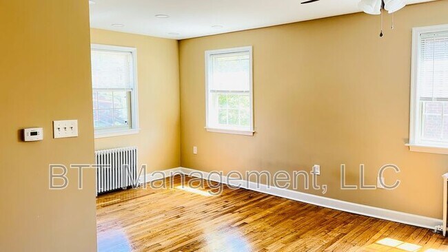 Building Photo - 8800 Plymouth St