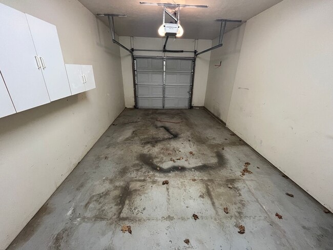 Building Photo - 6209-6211 Hipps Hollow