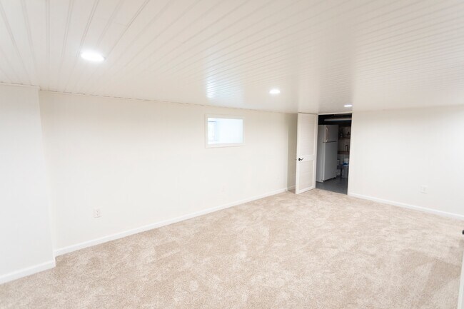 Building Photo - 444 St Davids Ave