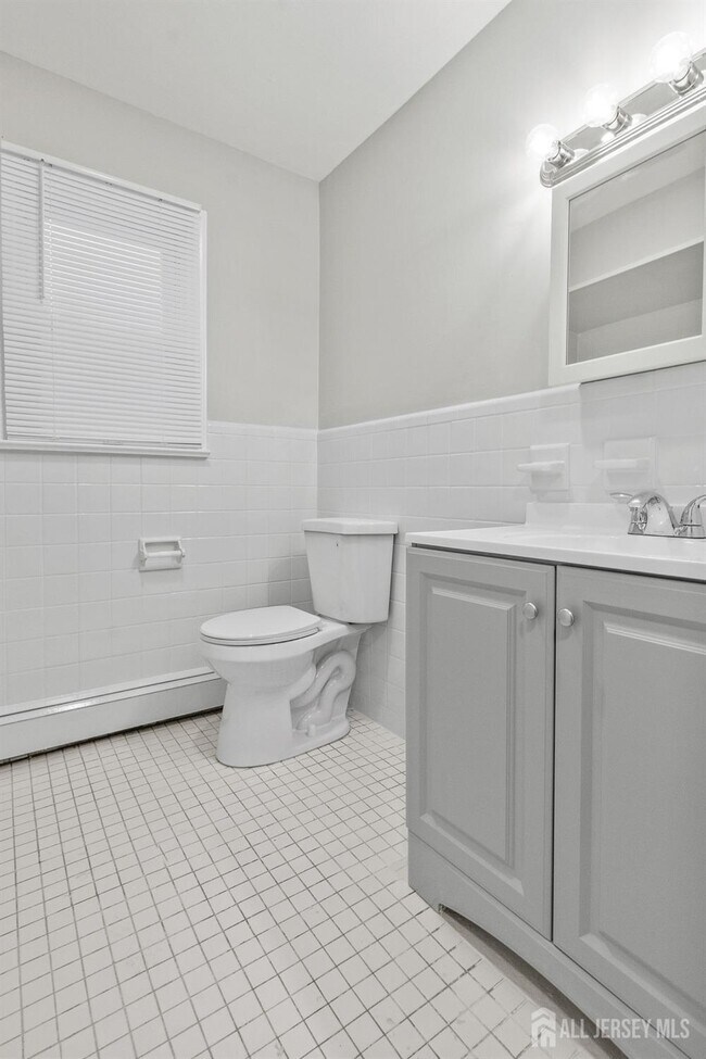 Building Photo - 382 Cator Ave